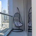 Sophisticated Stay In Downtown Dubai - Burj Views From Apartment
