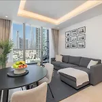 Sophisticated Stay In Downtown Dubai - Burj Views From Apartment