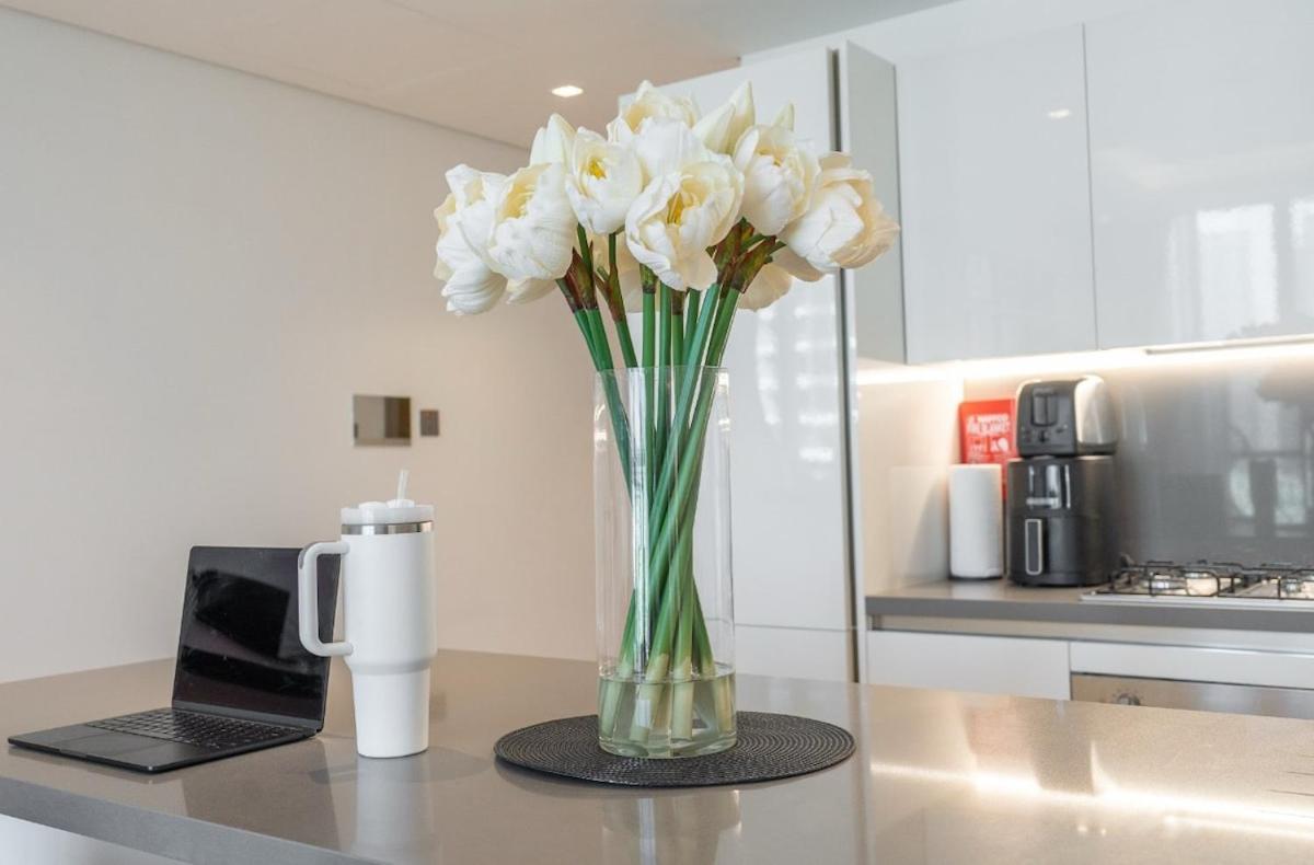 Sophisticated In Downtown - Burj Views From Apartment *