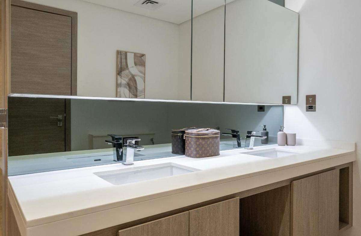 Sophisticated In Downtown - Burj Views From Apartment