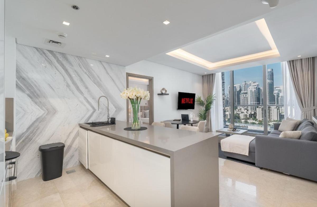 Sophisticated In Downtown - Burj Views From Apartment